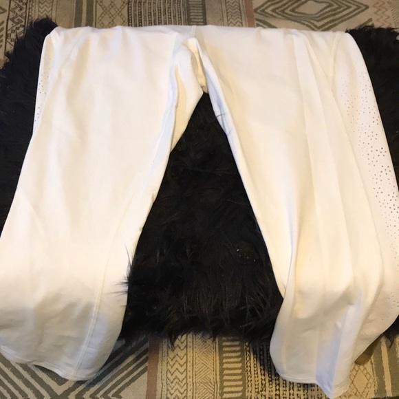 Lululemon White Beyond Boundaries - Picture 7 of 8